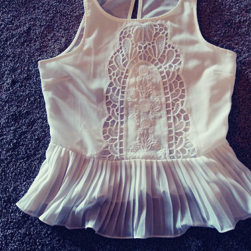 Do & Be White Top Size Small